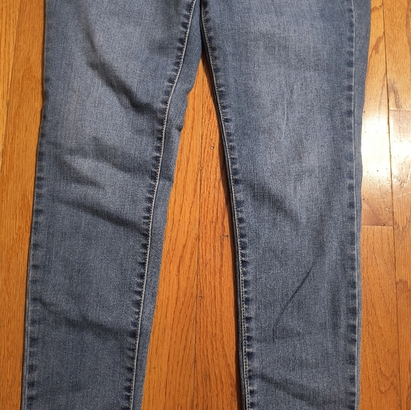 Jessica Simpson Kiss Me Super Skinny jeans, size 28w by 27.5L - Picture 4 of 15